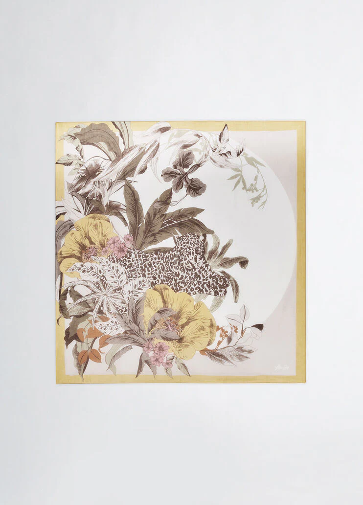 Scarf with floral print
