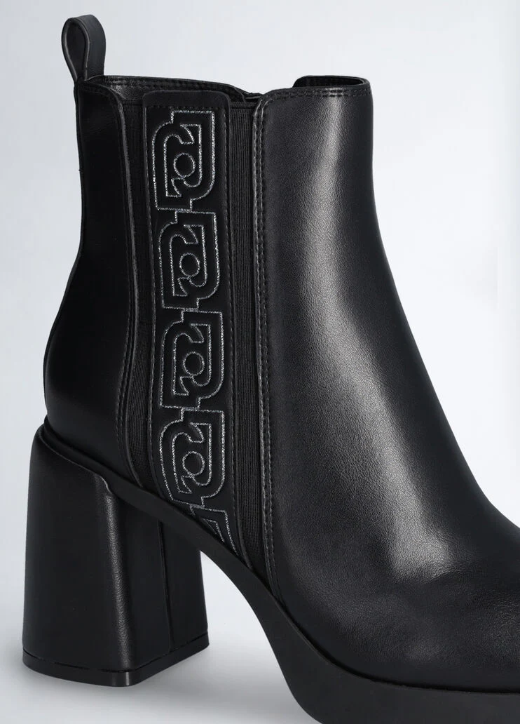 Black ankle boots with heel