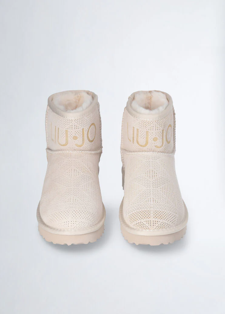 Warm ankle boots with maxi logo