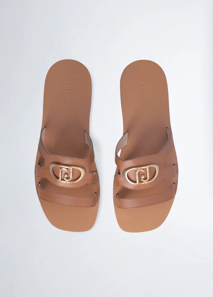 Flat sandals with logo