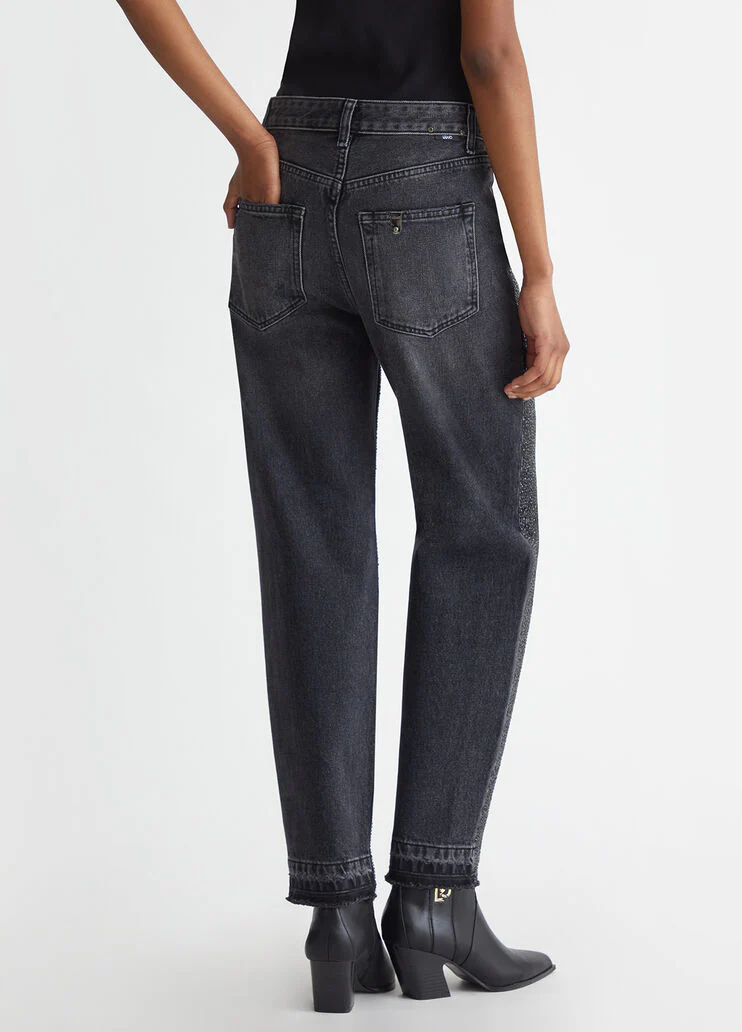 Straight-leg jeans with rhinestones