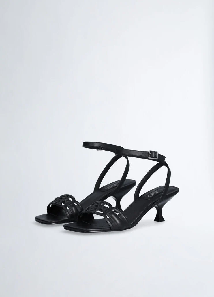 Sandals with low heel