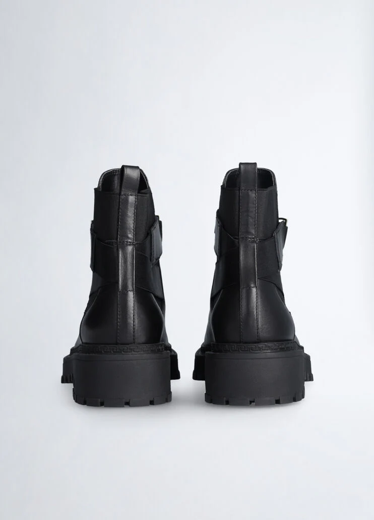 Black ankle boots with maxi-logo