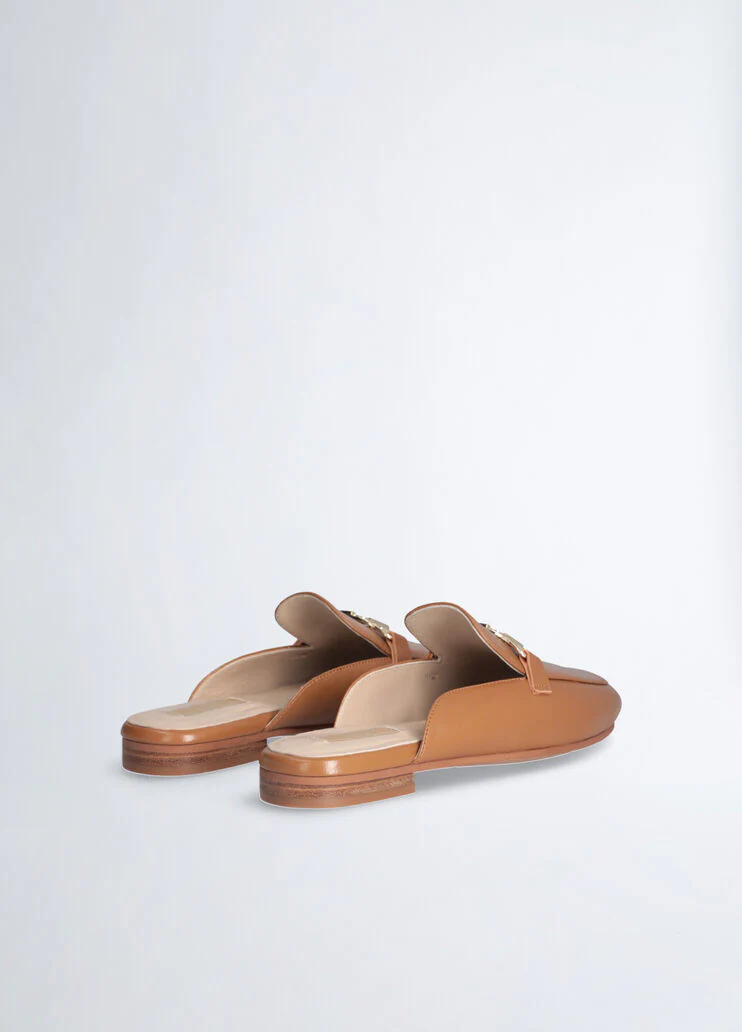 Leather slippers with logo