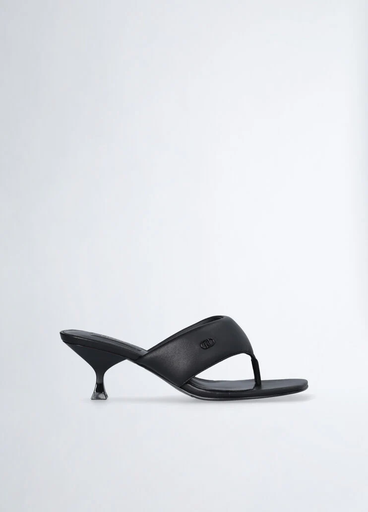 Thong sandals with heel