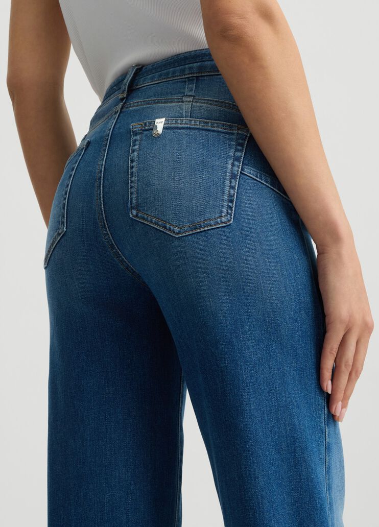 Flared jeans with belt