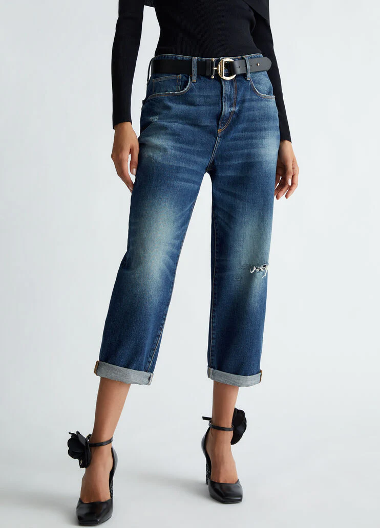 Cropped boyfriend jeans
