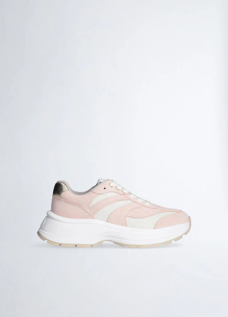 Sneakers in suede and brighty mesh