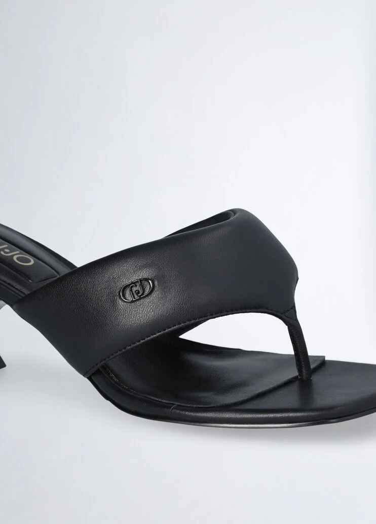 Thong sandals with heel