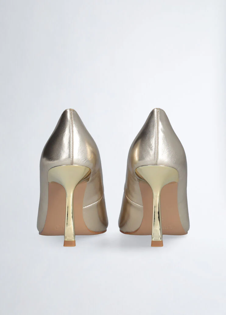 Court shoes with maxi-logo