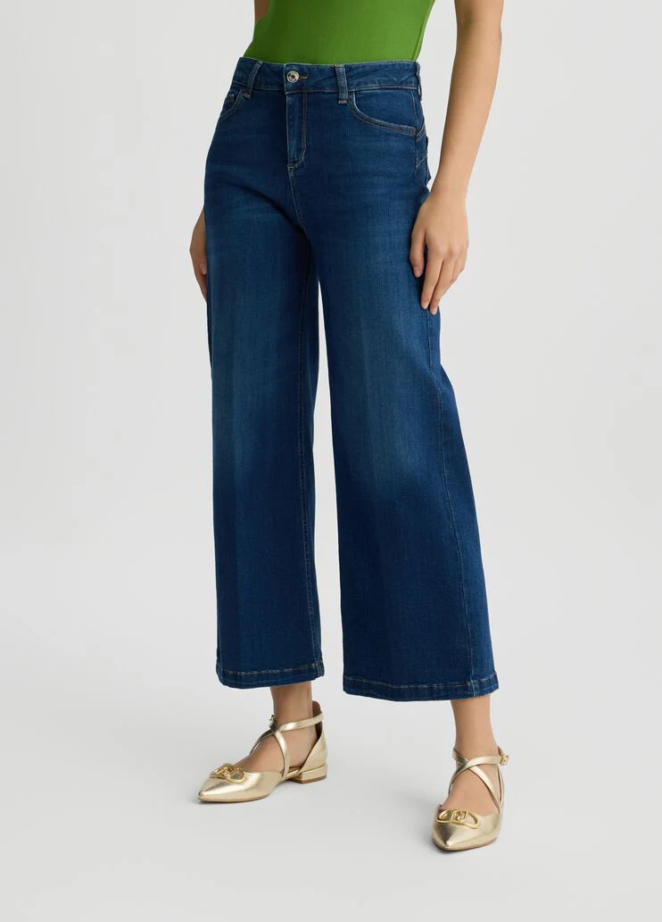 Dark blue cropped jeans