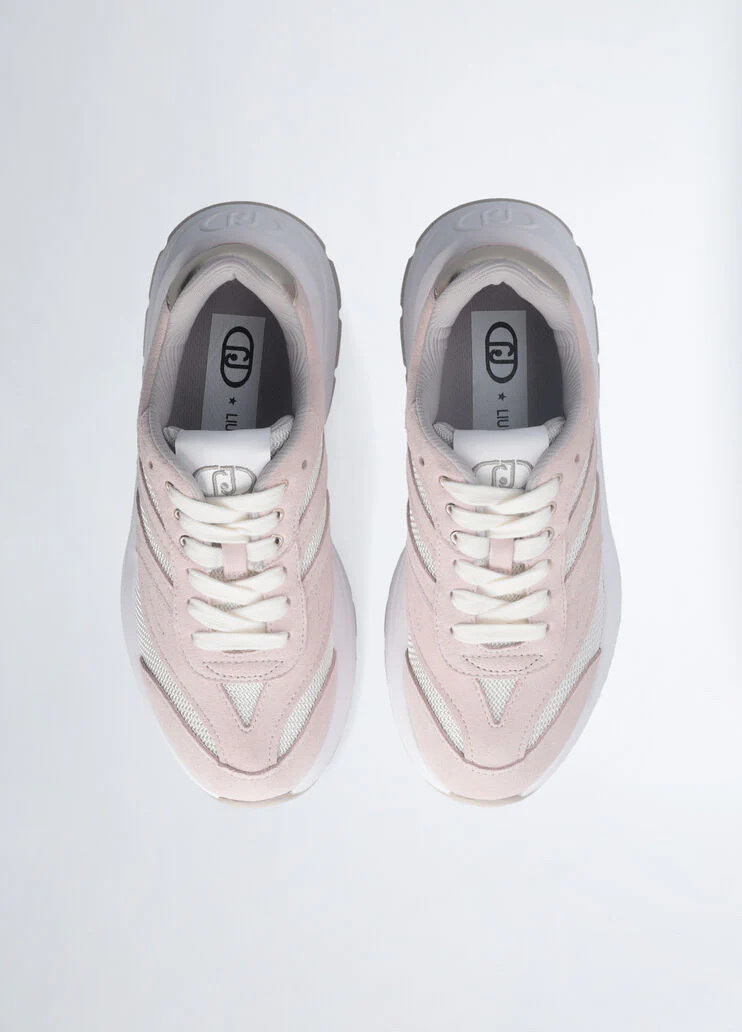 Sneakers in suede and brighty mesh