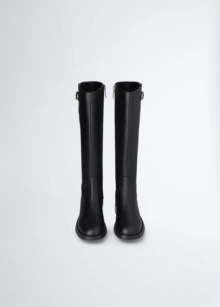 High boots with logo buckle