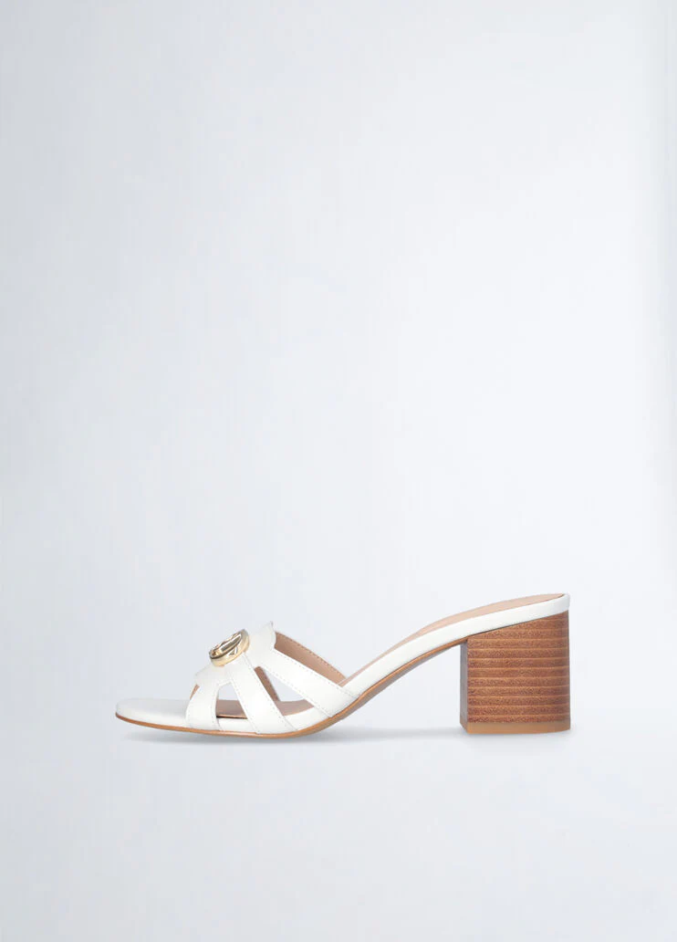 Leather sandals with wide heel