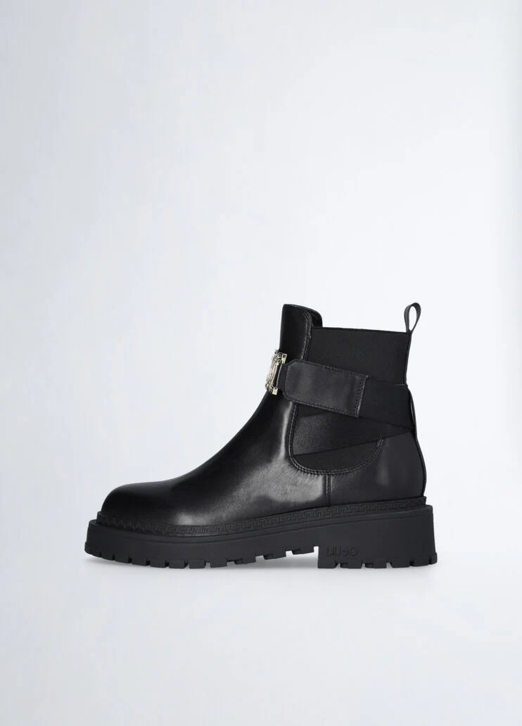 Black ankle boots with maxi-logo