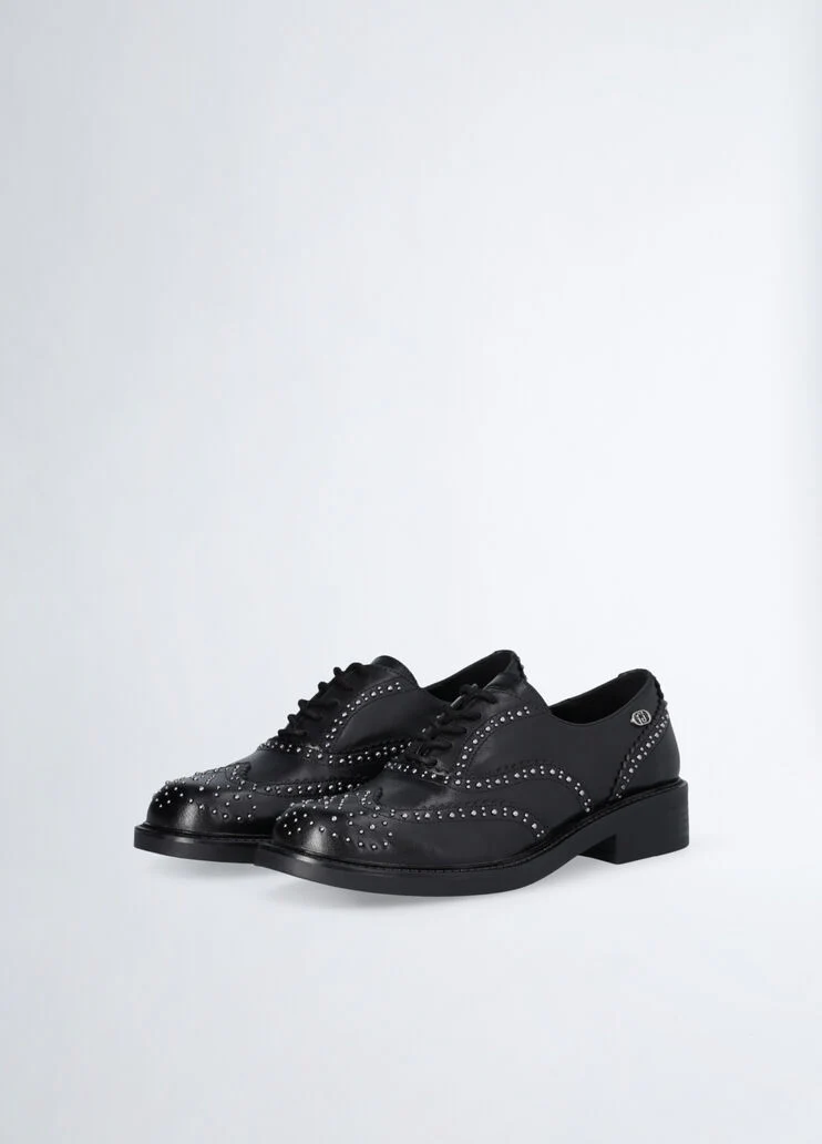 Oxford shoes with studs