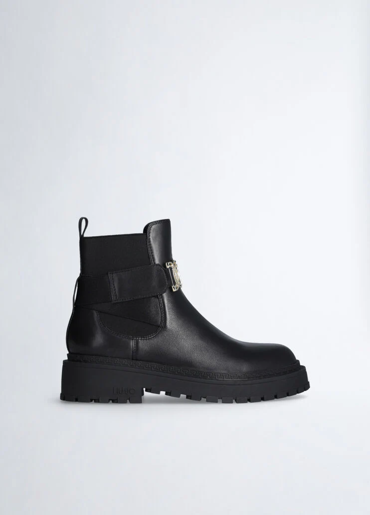 Black ankle boots with maxi-logo