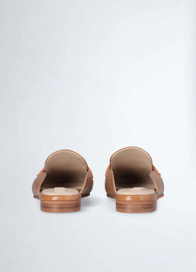 Leather slippers with logo
