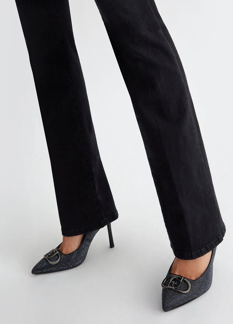 Bootcut jeans with buttons