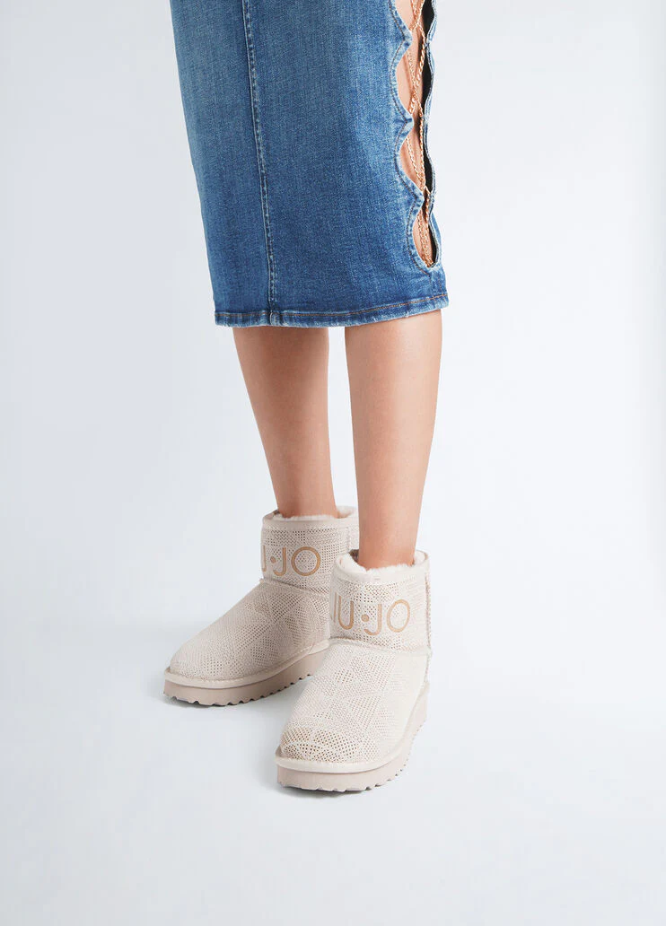 Warm ankle boots with maxi logo