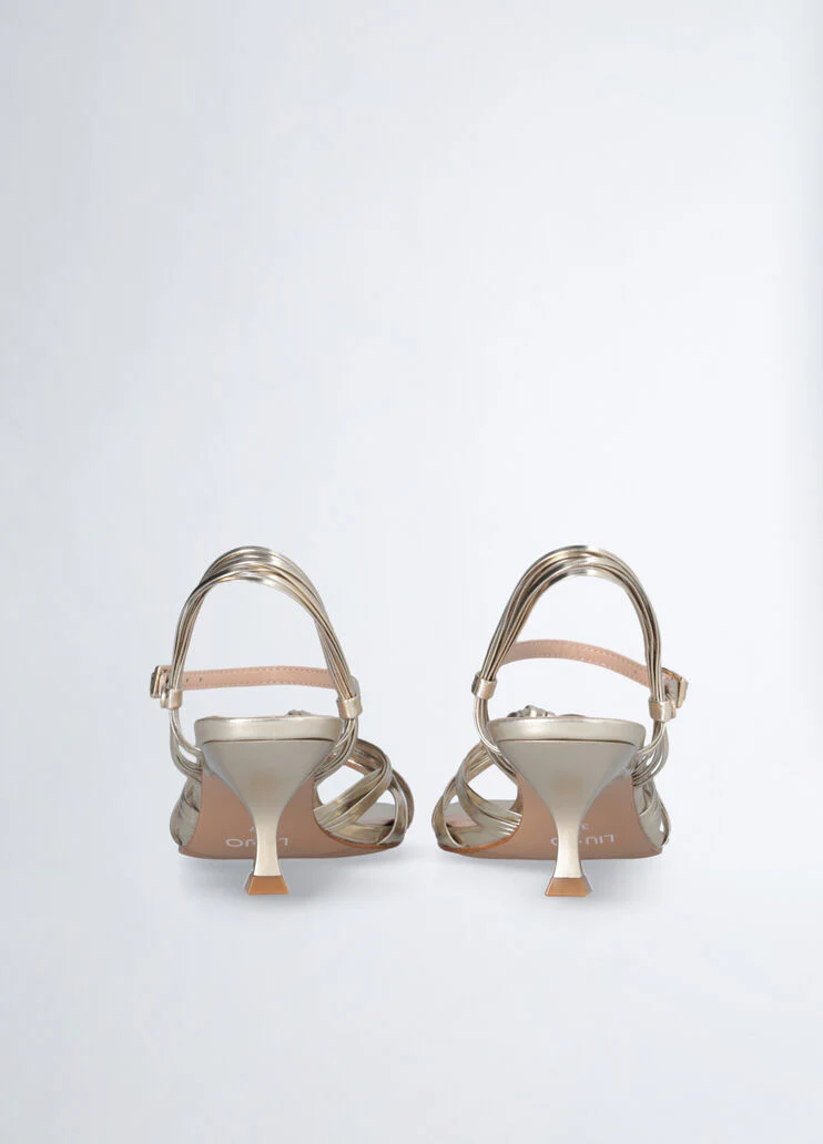 Sandals with low heel