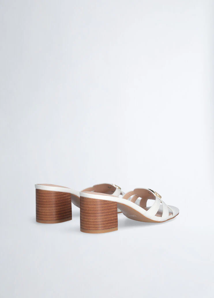 Leather sandals with wide heel