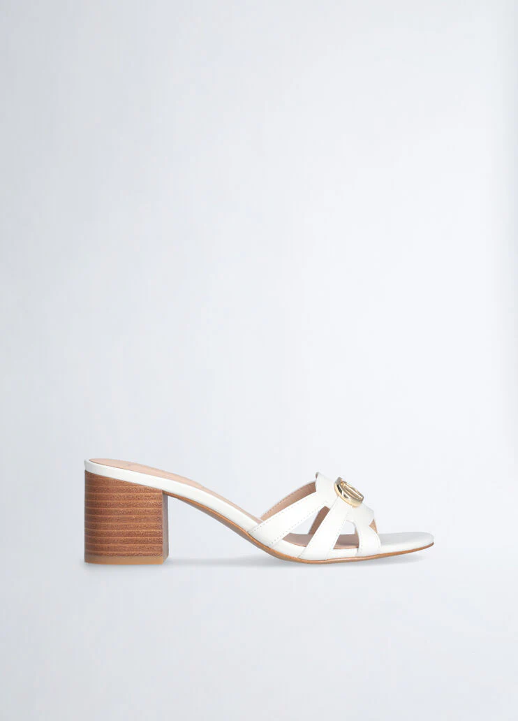 Leather sandals with wide heel