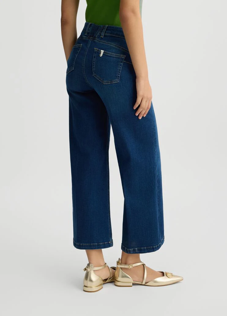 Dark blue cropped jeans