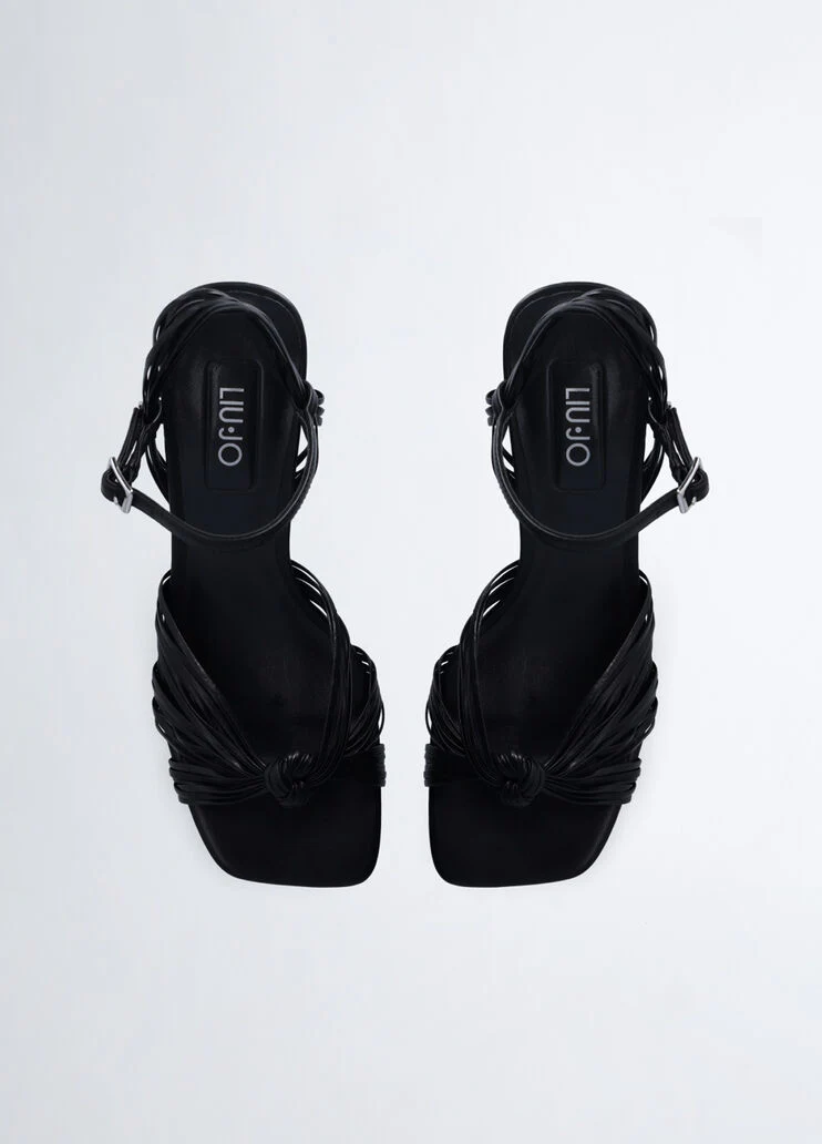 Sandals with low heel