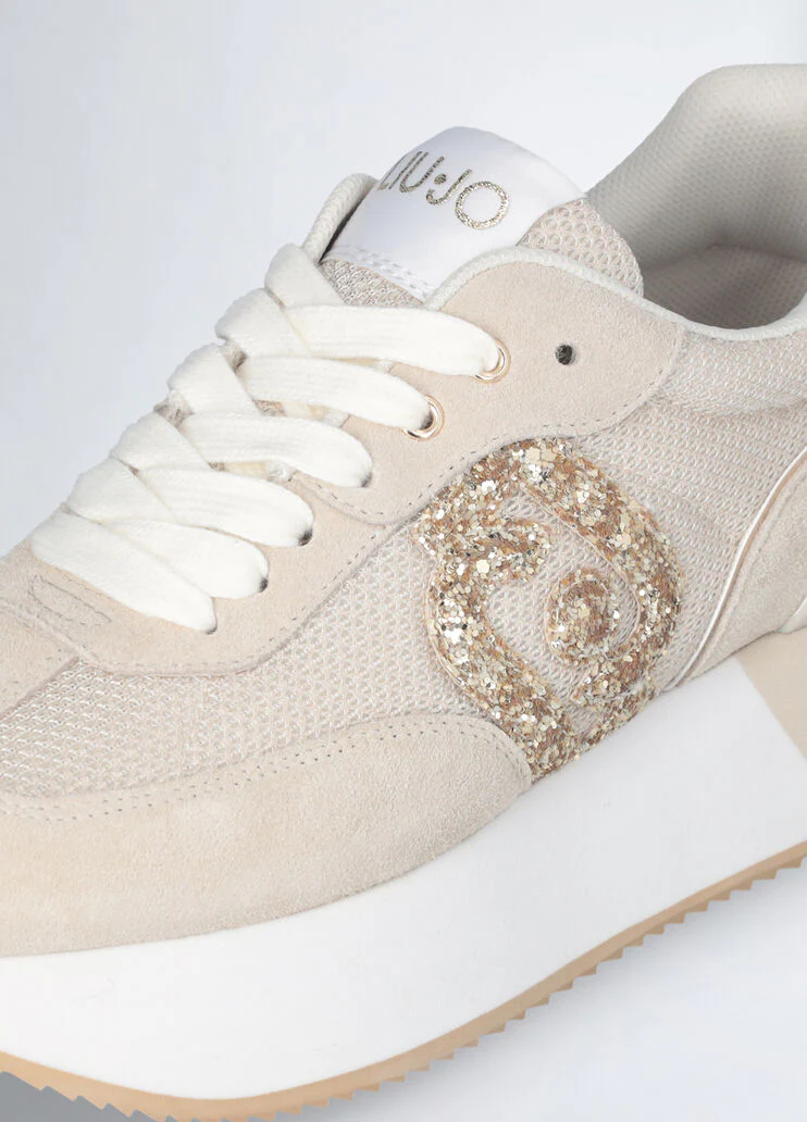 Sneakers with glitter logo