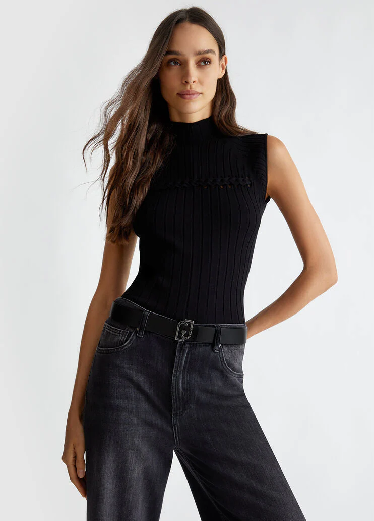 Reversible belt with logo buckle