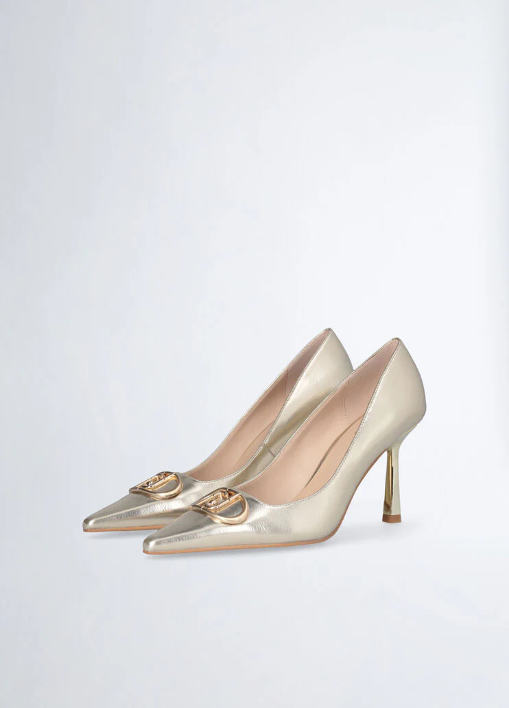 Court shoes with maxi-logo