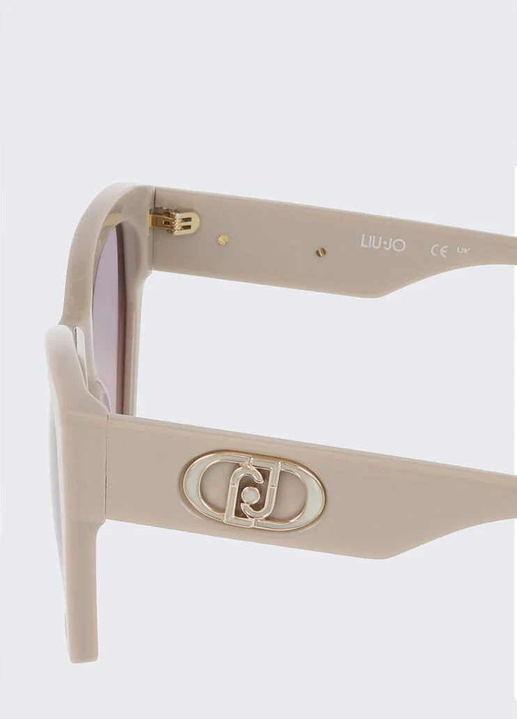 Cat-eye sunglasses