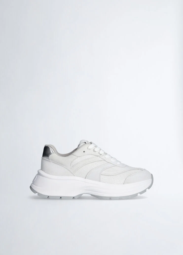 Sneakers in suede and brighty mesh