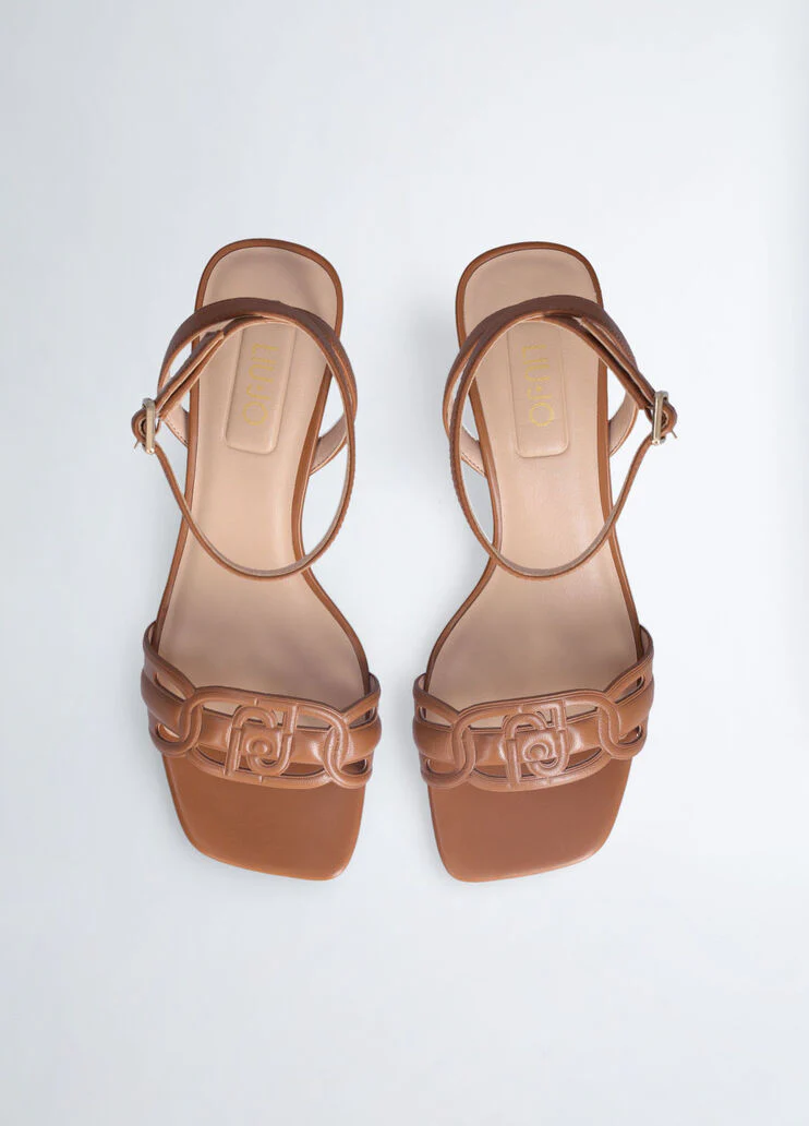 Sandals with low heel