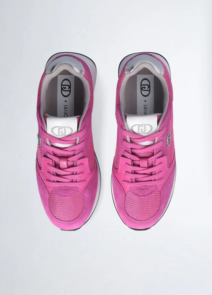 Sneakers in suede and brighty mesh