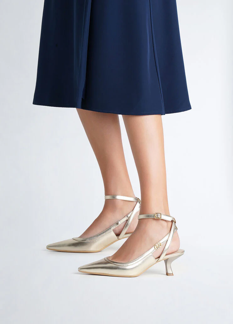 Slingbacks with low heel