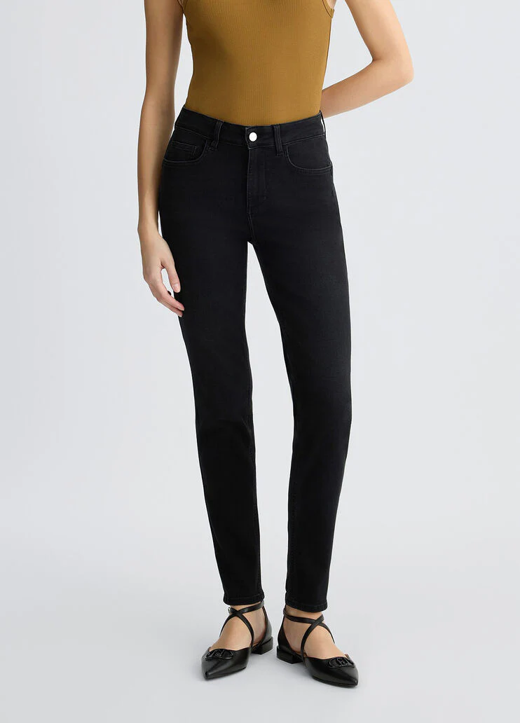 Black skinny jeans with rhinestones