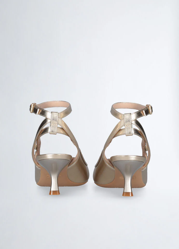 Slingbacks with low heel