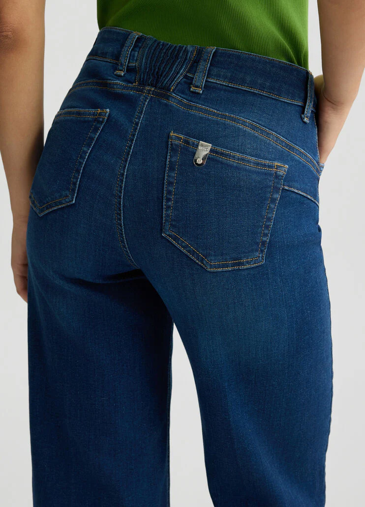 Dark blue cropped jeans