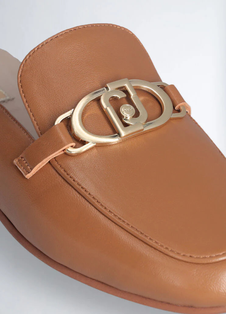 Leather slippers with logo