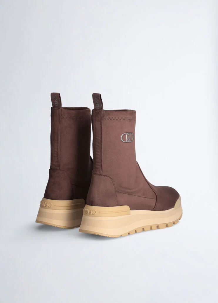 Brown ankle boots with logo