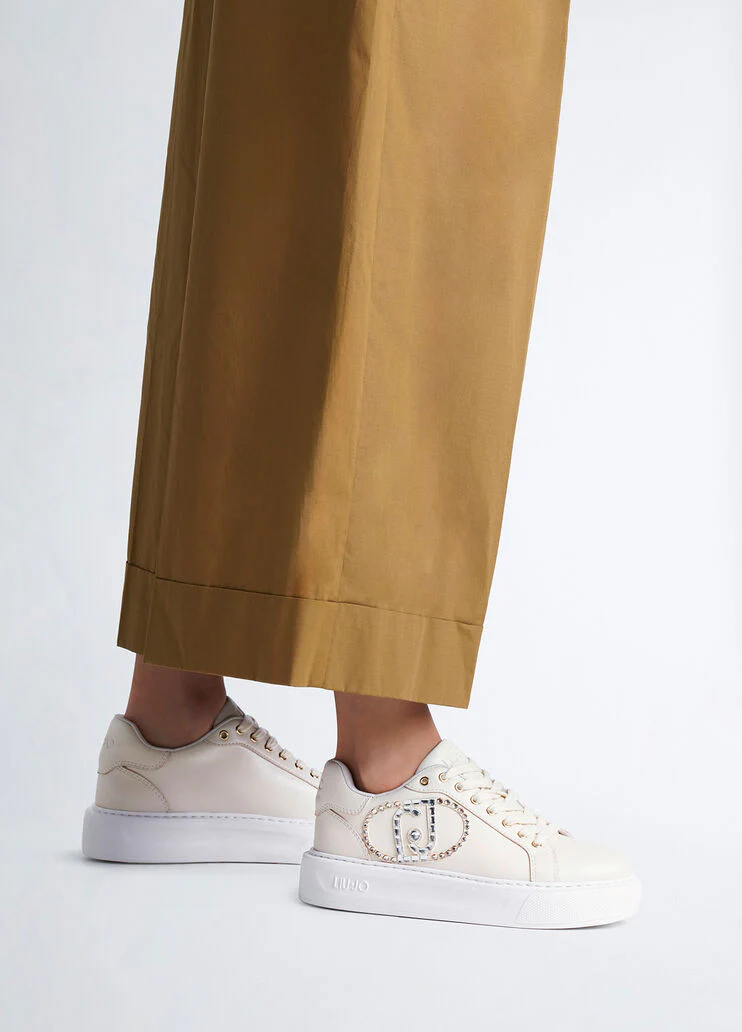 Sneakers with jewel logo