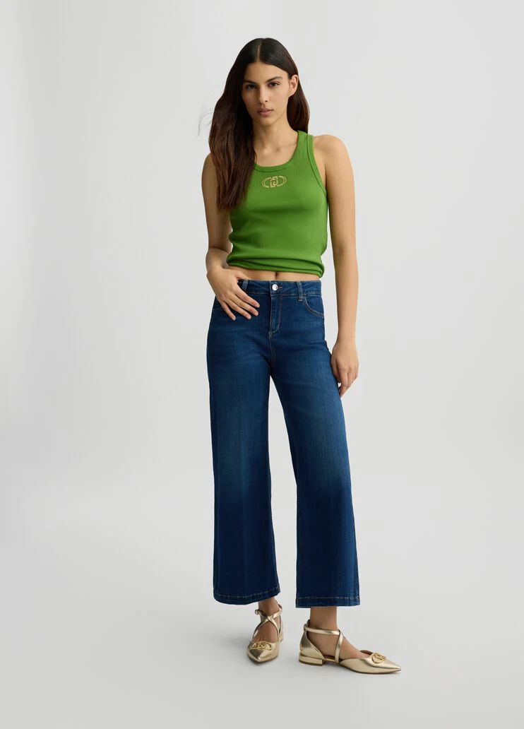 Dark blue cropped jeans