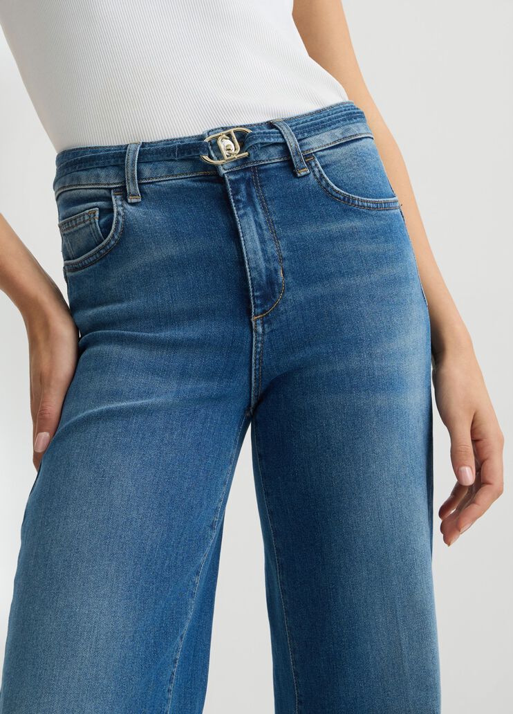 Flared jeans with belt