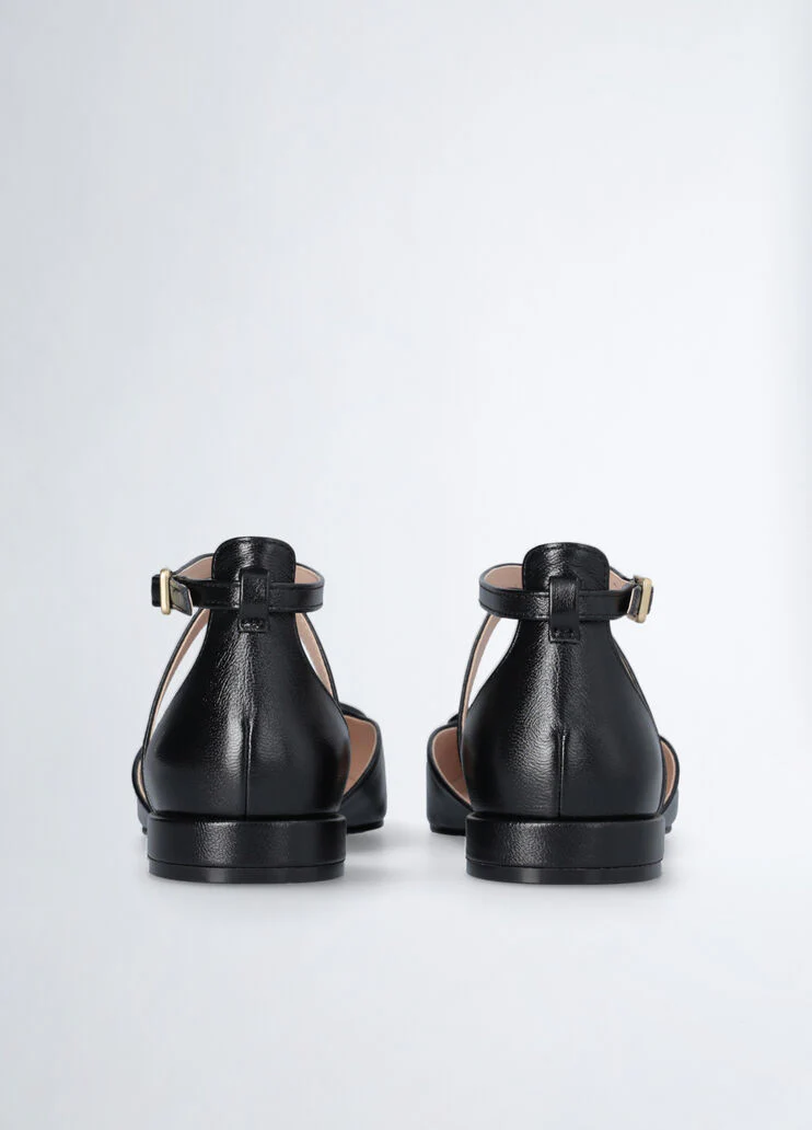 Black ballet flats with maxi-logo