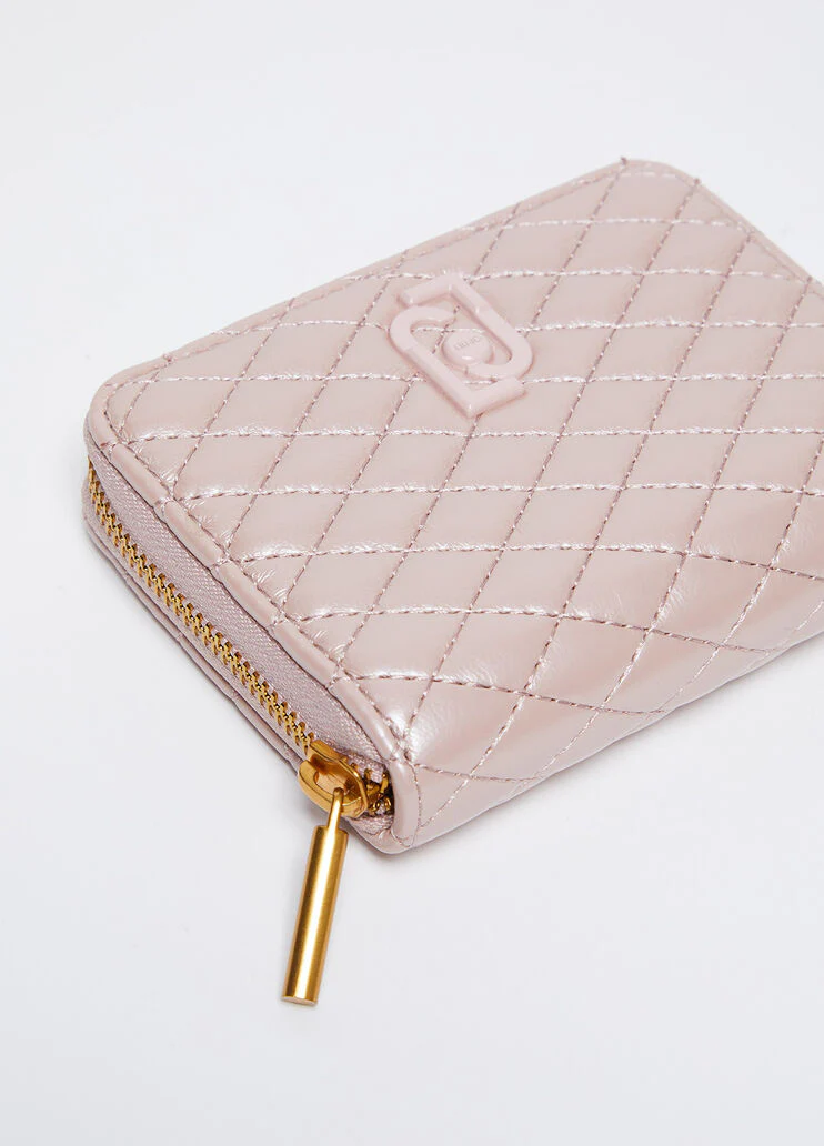 Small quilted wallet