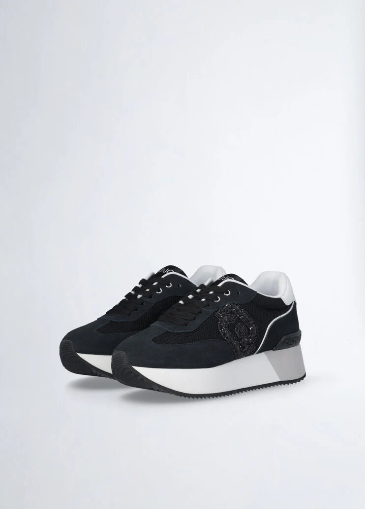 Sneakers with glitter logo