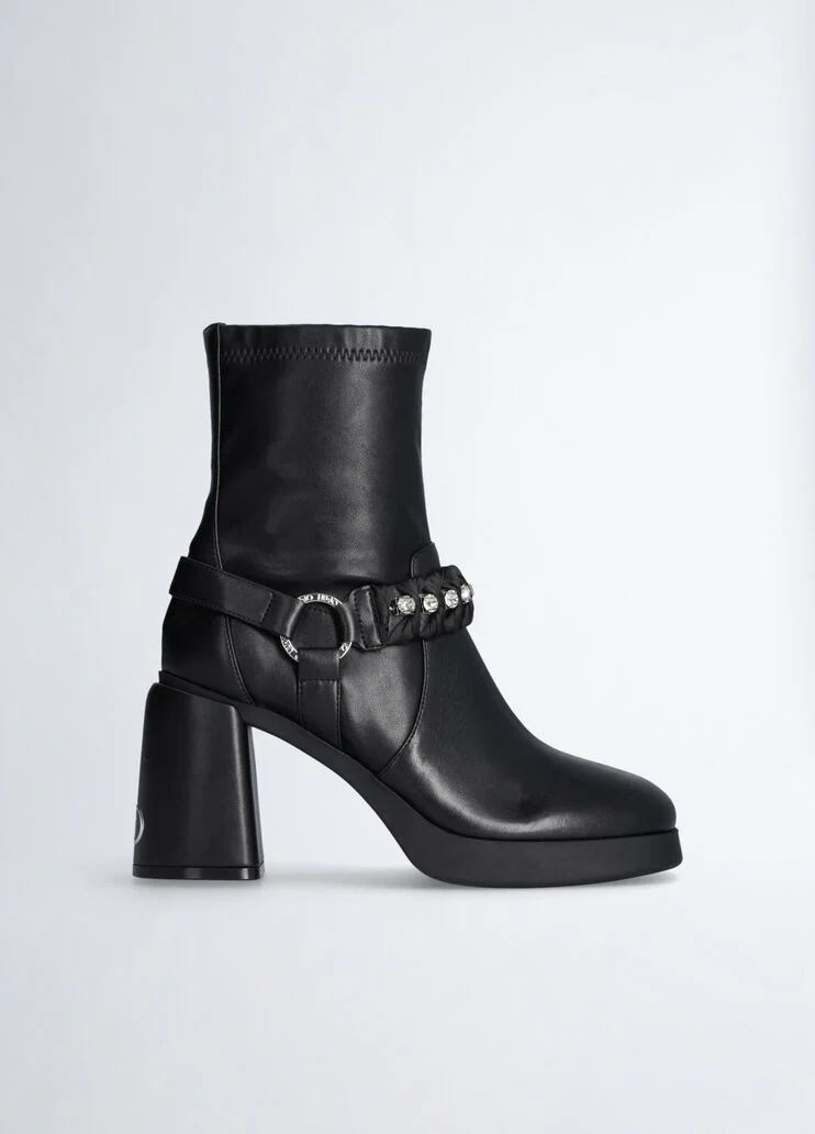 Ankle boots with wide heel