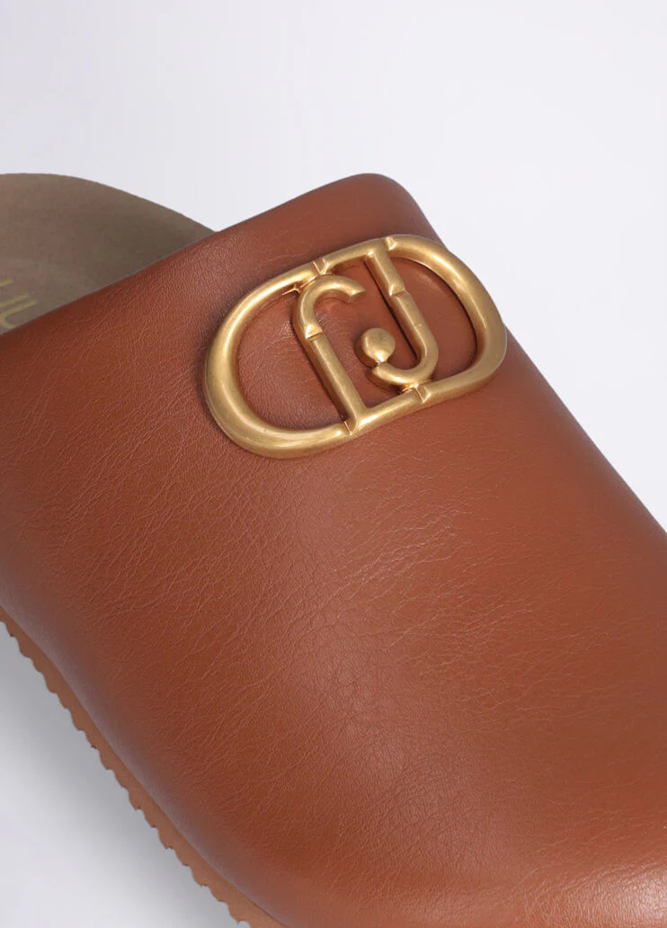 Mules with maxi-logo